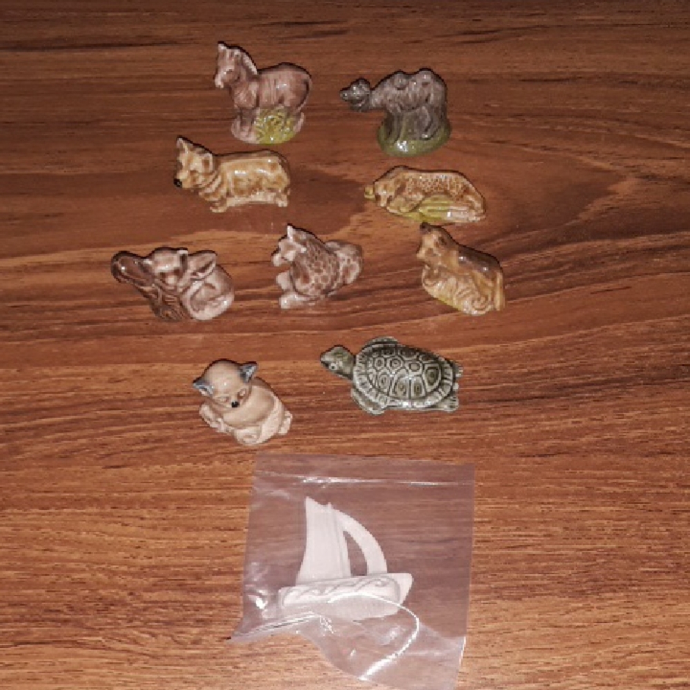 Red Rose Tea 1990s Figurines Set